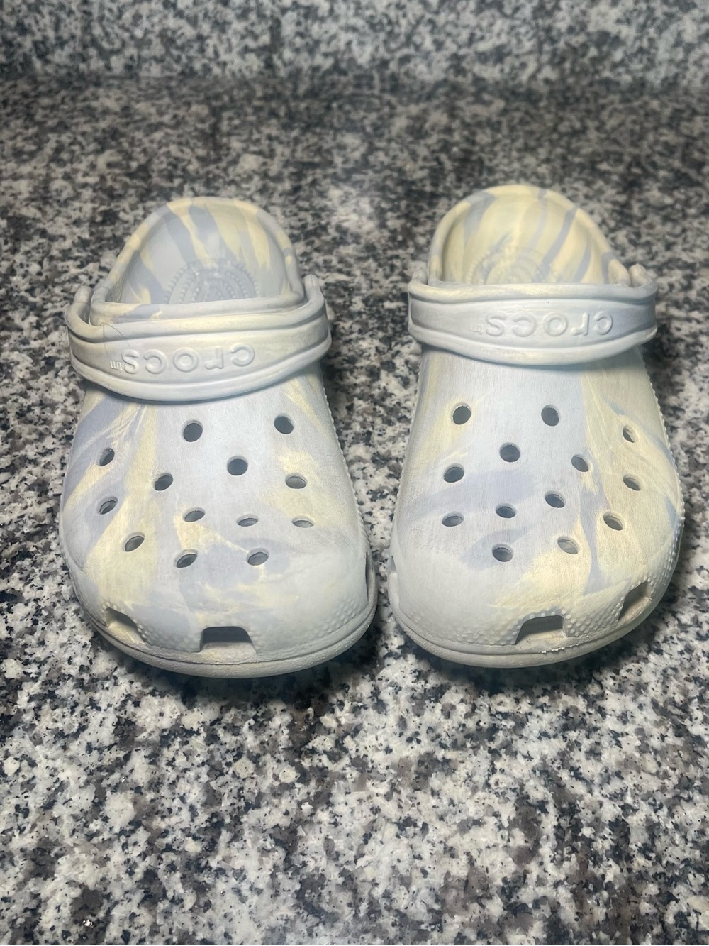 Crocs classic marbled clogs tan gray rubber play shoes size kids 2 boy girls